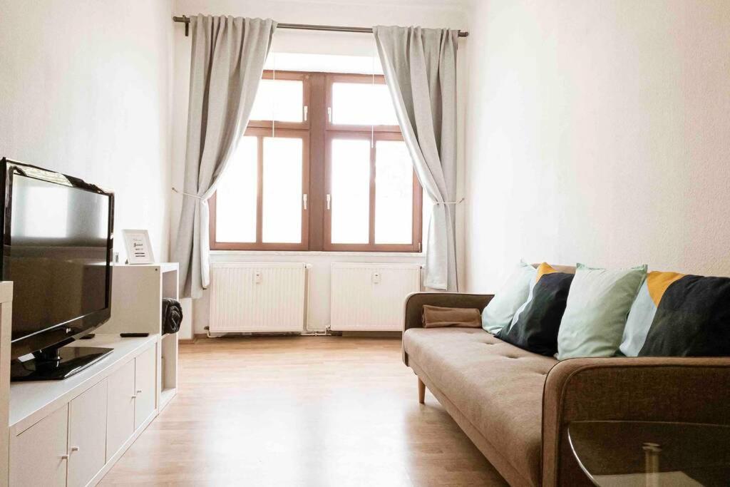 Moderne In Leipziger Altbau - Netflix Inklusive